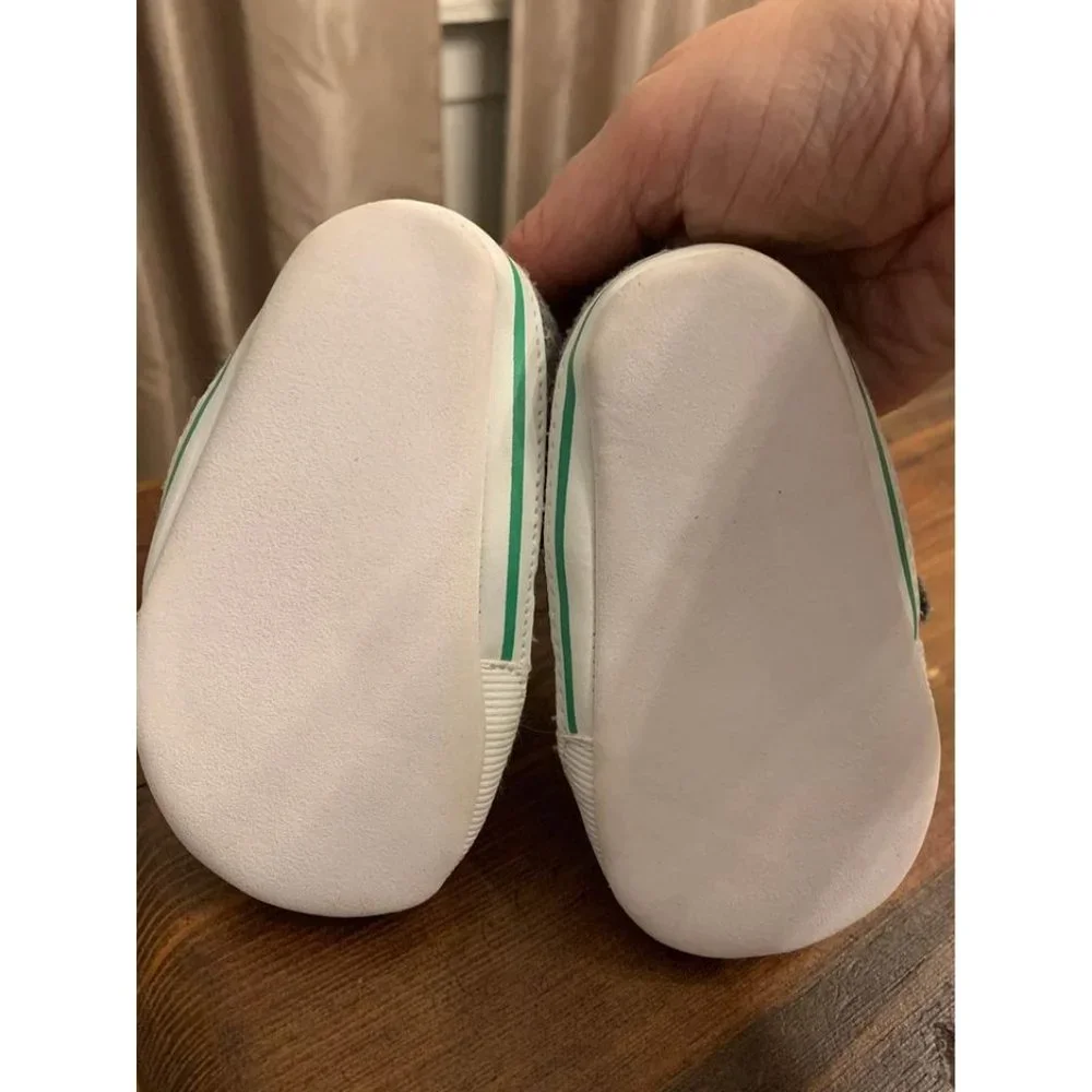 Carter’s 3-6 months Velcro baby shoes, excellent used condition